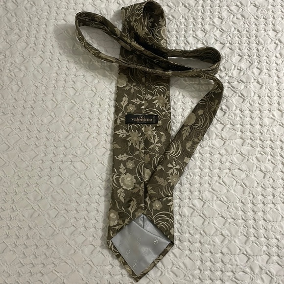 Valentino 100% Silk ‘Made in Italy’ Tie - Picture 4 of 7